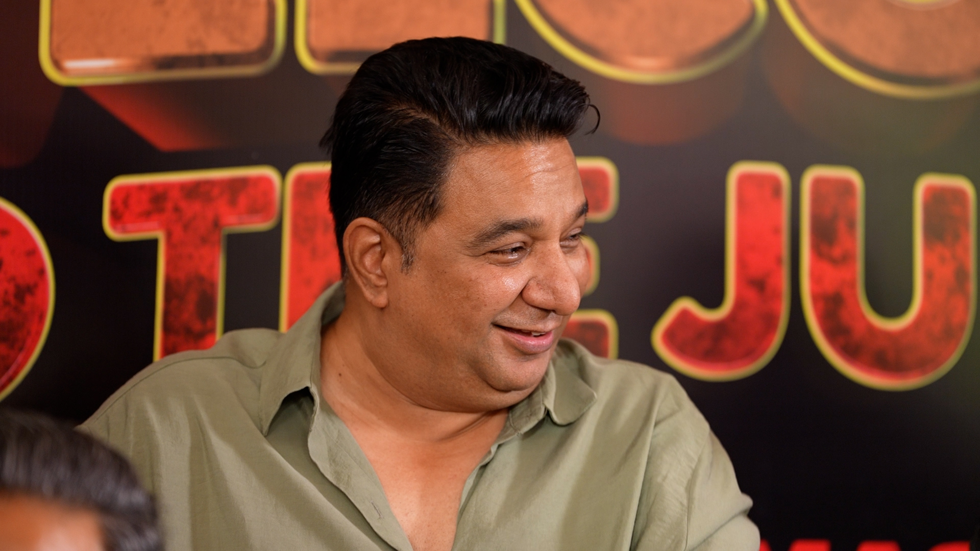 अहमद खान म्हणाले की एवढ्या मोठ्या टीमला सांभाळणे आव्हान नव्हते, तर एकत्र असलेल्या ऊर्जेला अविस्मरणीय बनवणे होते.