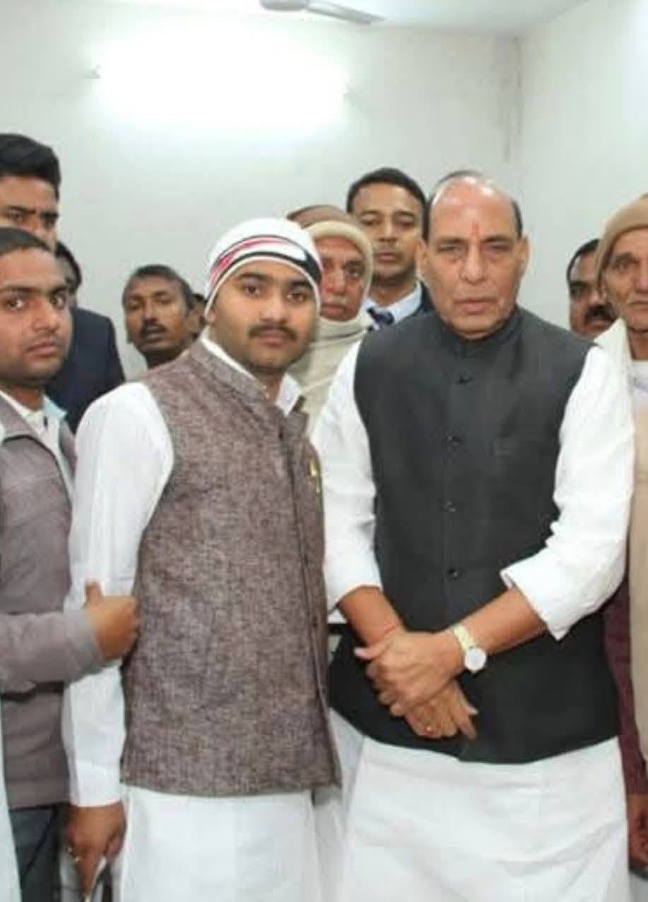 रक्षा मंत्री राजनाथ के साथ सोमेश सिंह।