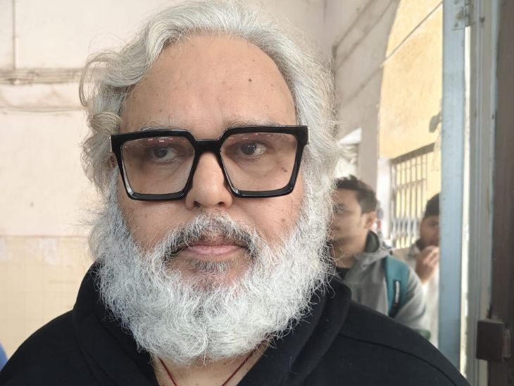 डॉ. नरेंद्र प्रताप सिंह को PMCH में प्रिंसिपल के रूप में अतिरक्त प्रभार मिला था। 23 जून को वे बिना बताए ड्यूटी से गायब थे, जिसके बाद स्वास्थ्य विभाग ने कार्रवाई की।