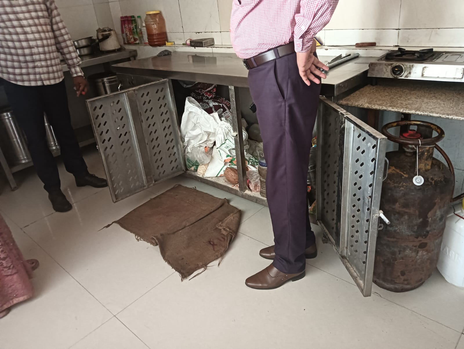 निरीक्षण के दौरान कई अनियमितताएं पाई गईं।