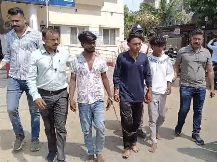 गिरफ्तार आरोपियों में सतना का 21 वर्षीय दिशांत सिंह परिहार, सिवनी का 21 वर्षीय अंशुल राय, 21 वर्षीय नवीन झारिया और एक नाबालिग शामिल है।