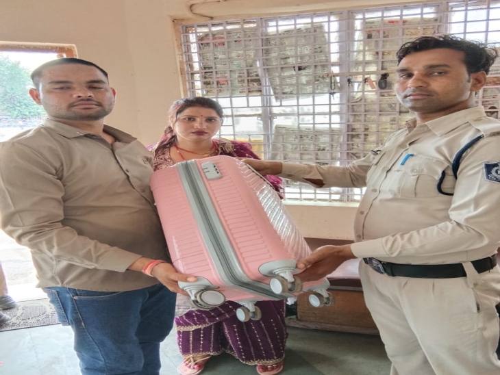 ग्वालियर पुलिस का ‘स्मार्ट’ एक्शन:  ऑटो में छूटा ₹6 लाख के गहनों का सूटकेस; CCTV की कड़ी जोड़कर 1 घंटे में ढूंढ निकाला – Gwalior News