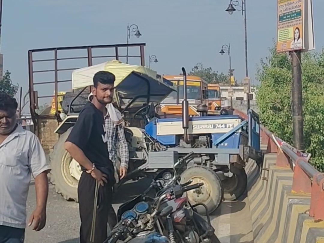 Jam Akash Rasool Hathras Tractor Accident | Overbridge Axle Break, Traffic Jam, Akash ...
