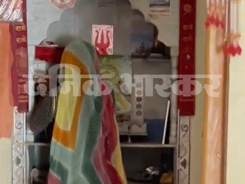 वडिलोपार्जित घरात गुणेशराम आपल्या पत्नीसोबत राहतात. इतर भाऊ आणि त्यांचे कुटुंब पुण्यातच किराणा दुकान चालवतात.