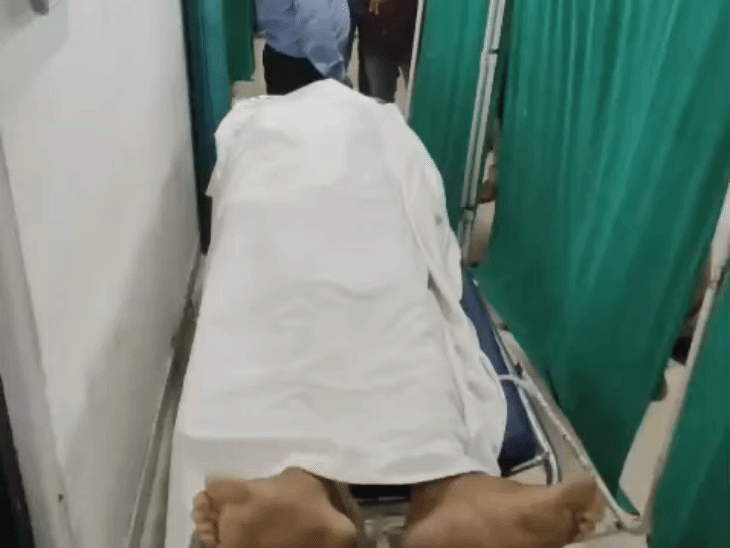 एक शव रतलाम के मेडिकल कॉलेज में है। जानकारी है कि दो अन्य एक निजी अस्पताल में हैं।