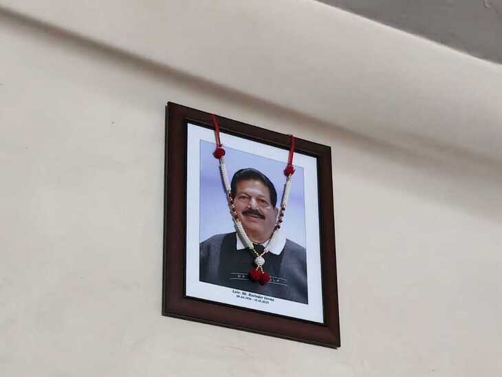 भरत वर्मा के पिता की 10 महीने पहले ही डेथ हुई है।
