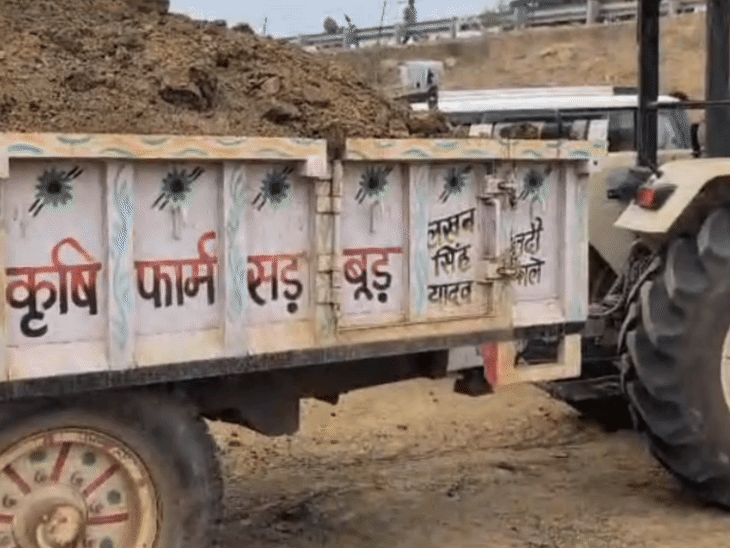 राजस्व टीम ट्रैक्टर-ट्रॉली को सीज कर थाने ले आई।