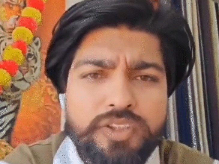 युवक ने वीडियो जारी कर नरसंहार करने की धमकी दी है.