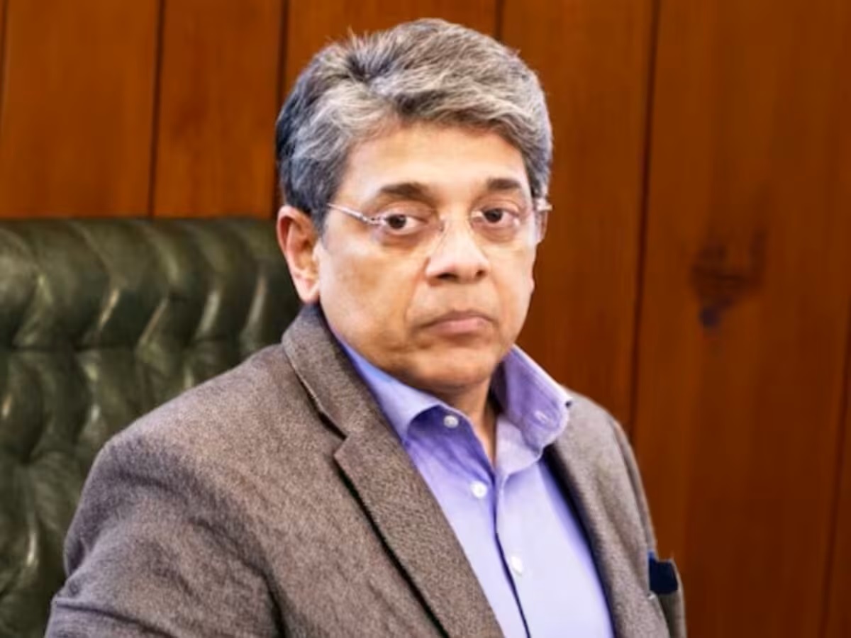 महेश दीक्षित को नेशनल सिक्‍योरिटी के मामलों में 26 सालों का अनुभव है।