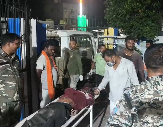 सभी शवों को पोस्टमॉर्टम के लिए भेज दिया गया है.