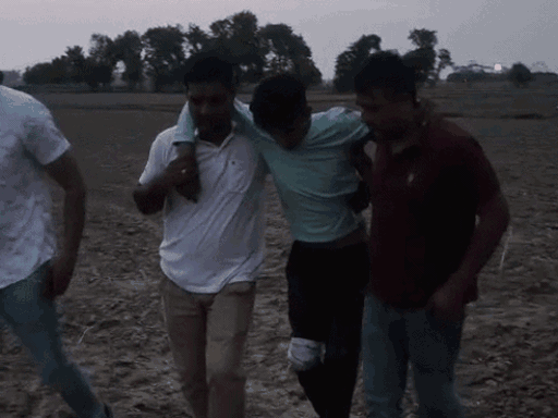 पुलिस मुठभेड़ के बाद पकड़ा फायरिंग करने वाला आरोपी अमन।