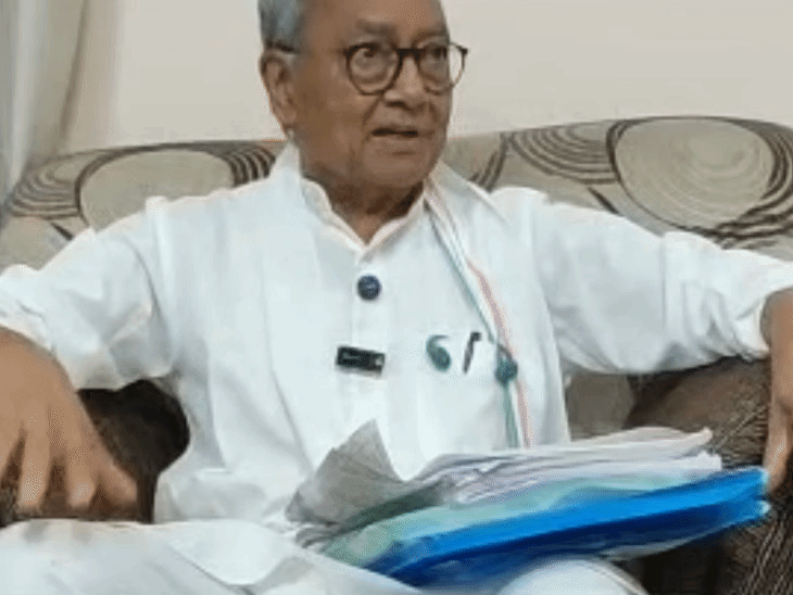 प्रेस कॉन्फ्रेंस के दौरान दिग्विजय सिंह ने दस्तावेज भी दिखाए.