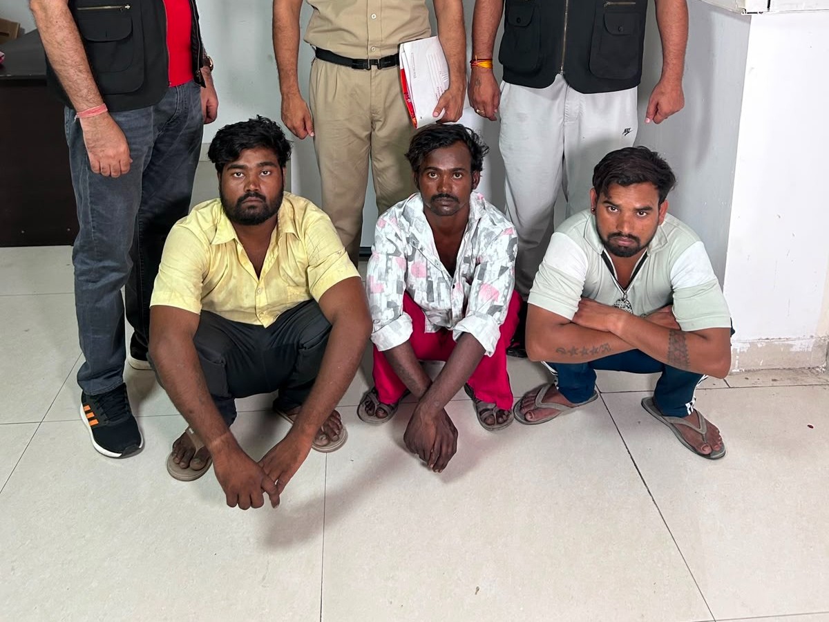 गुरुग्राम में मंदिरों में चोरी करने के तीन आरोपियों को पुलिस द्वारा गिरफ्तार किया गया। - Dainik Bhaskar