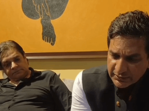 बॉलीवुड अभिनेता चंद्रचूड़ सिंह शनिवार को अपने भाई अभिमन्यु सिंह के साथ अलीगढ़ पहुंचे और अफसरों से मुलाकात की।