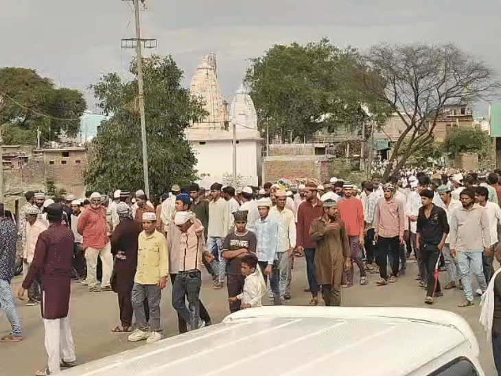 शुक्रवार को तीनों की अंत्येष्टि निकाली गई।