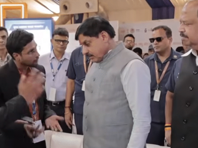 मुख्यमंत्री ने कहा कि ग्लोबल इन्वेस्टर्स समिट में किये गये कई निवेश समझौते अब मूर्त रूप ले रहे हैं।