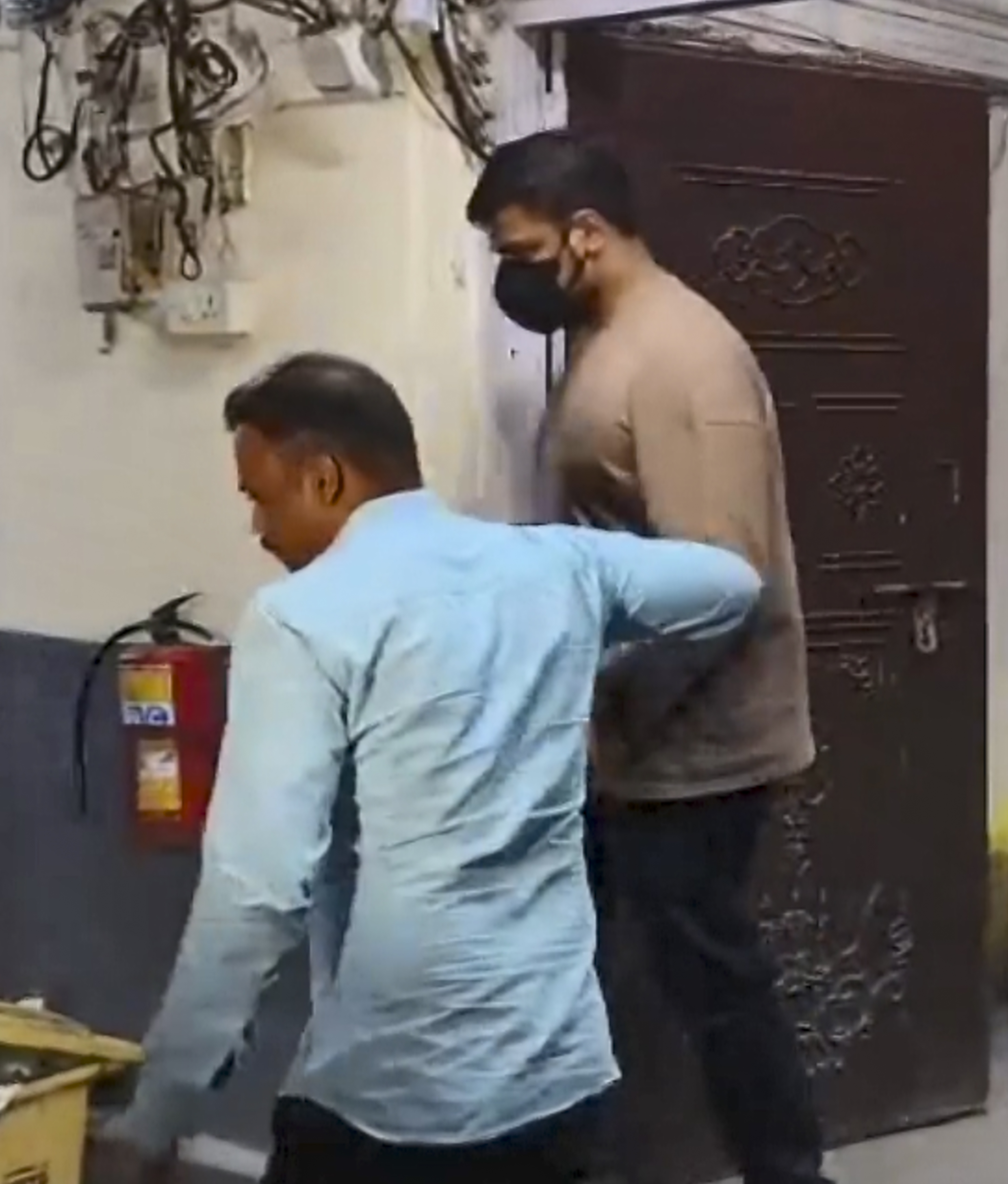 पुलिस ने शुक्रवार को आरोपी सिया गोयल के भाई साहिल गोयल से करीब 10 घंटे पूछताछ की। पुलिस के मुताबिक, साहिल चेतन चौधरी को जानता है।