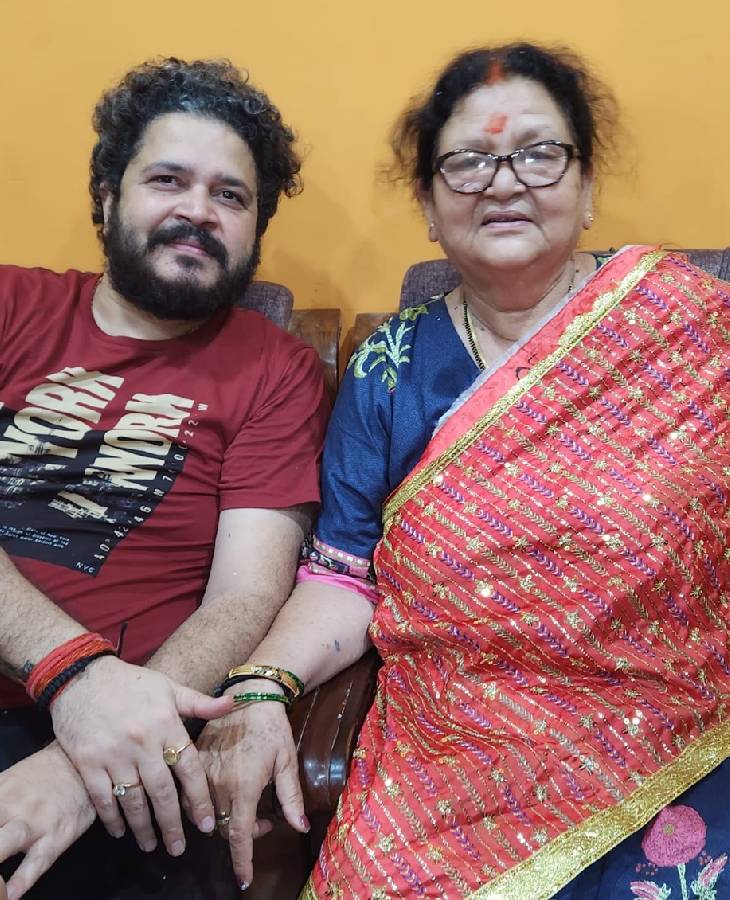 बागी पार्षद ने मेयर प्रमिला पांडेय और उनके बेटे बंटी के खिलाफ कई आरोप लगाए हैं।