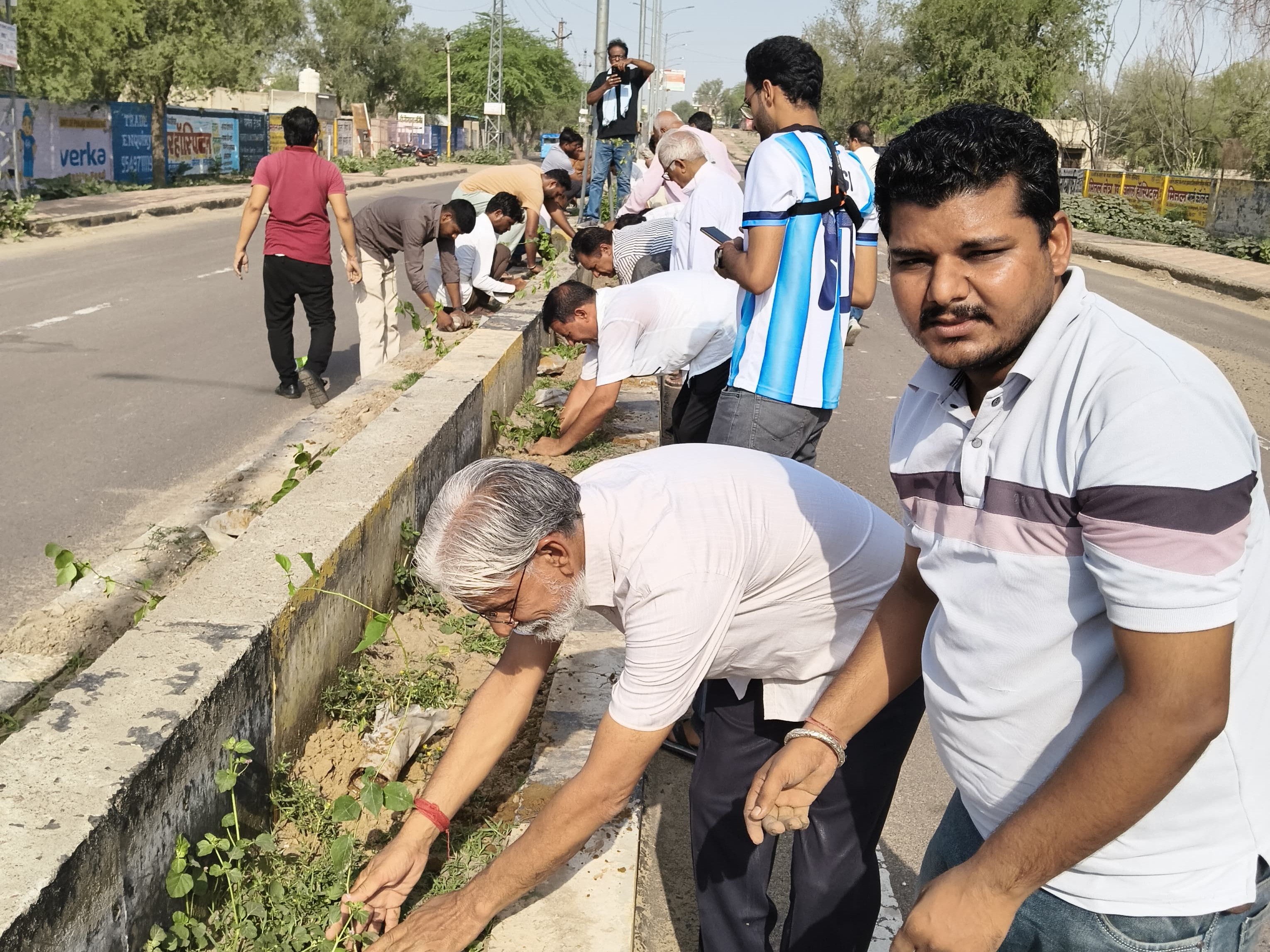 सरदारशहर में रविवार को पौधारोपण कार्यक्रम हुआ।