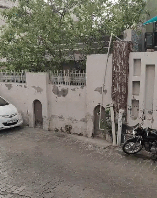 फतेहाबाद के रतिया में दोपहर को तेज हवा के साथ बूंदाबांदी हुई।