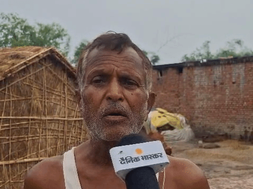 Ghanshyam Pandey said that the murder took place right in front of his house. At that time, he had gone to a wedding function in the village with his family.
