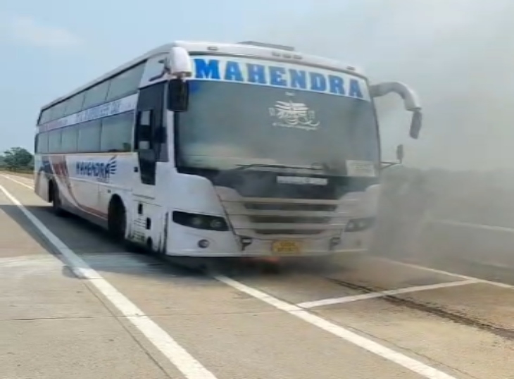 आगजनी का कारण शॉटसर्किट बताया जा रहा है।