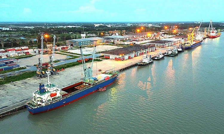 मोंगला पोर्ट के स्ट्रक्चर की एक पुरानी तस्वीर। अभी यहां 5 जेटी एक्टिव हैं।