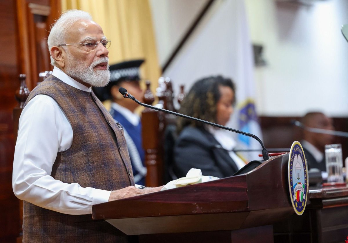 प्रधानमंत्री नरेंद्र मोदी ने रविवार को सेशेल्स की नेशनल असेंबली के विशेष सत्र को संबोधित किया। वह ऐसा करने वाले पहले भारतीय प्रधानमंत्री बने। इससे पहले भारत की तत्कालीन राष्ट्रपति प्रतिभा पाटिल ने ऐसा किया था।