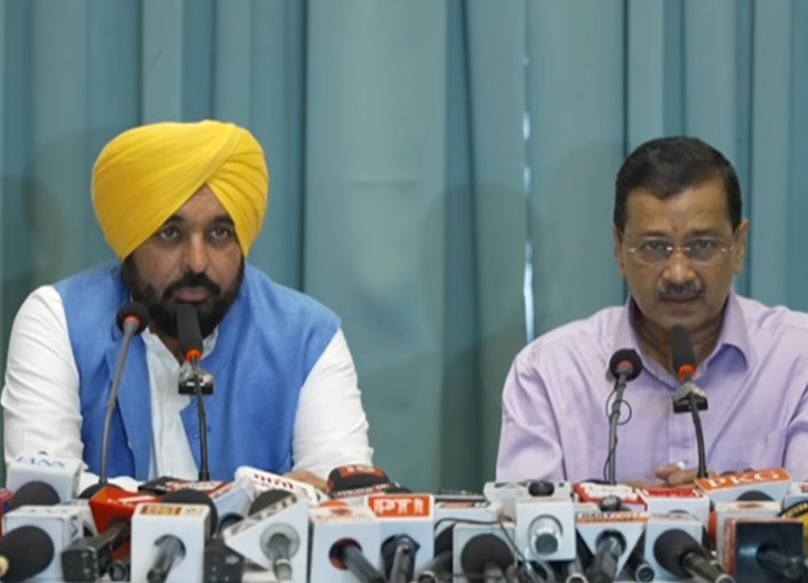 अमृतसर में AAP सुप्रीमो अरविंद केजरीवाल और CM भगवंत मान ने प्रेस कॉन्फ्रेंस की।