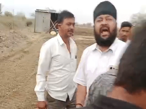 विवाद के दौरान प्रताप ने पिस्तौल निकालकर उस पर निशाना लगा दिया।