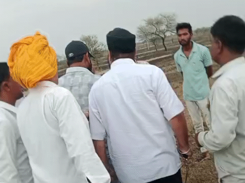 प्रताप सिंह गुर अपने दो साथियों के साथ खेत में पहुंचा था।