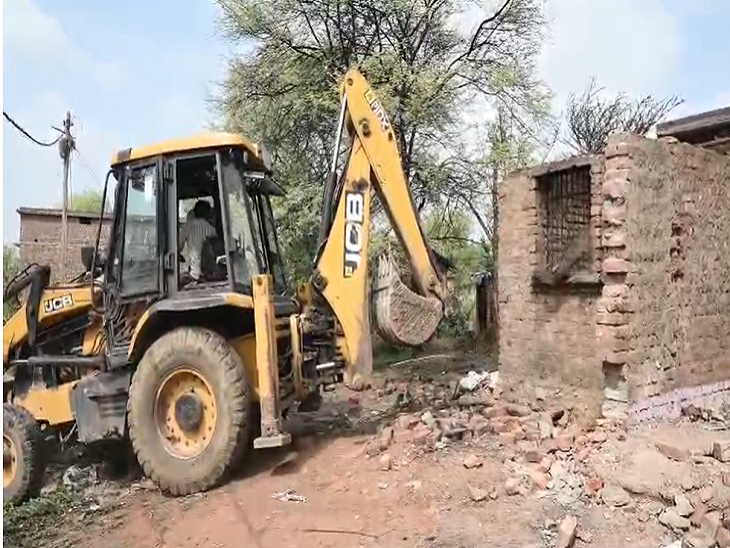 सोमवार सुबह शुरू हुई कार्रवाई दोपहर तक चली।