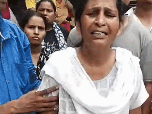 परिवार का रो-रो के बुरा हाल। - Dainik Bhaskar