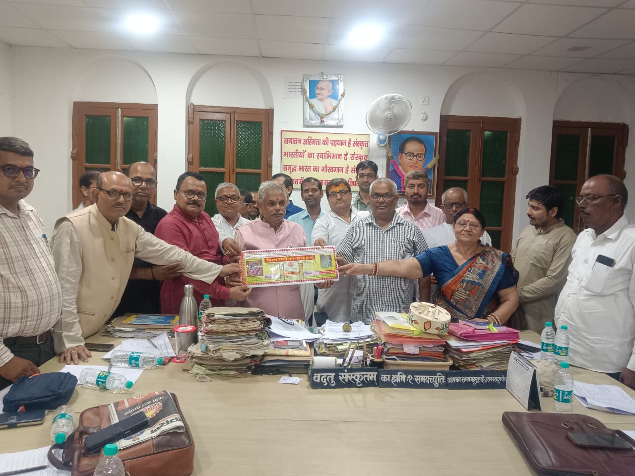 विश्वविद्यालय पंचांग जारी करते कुलपति