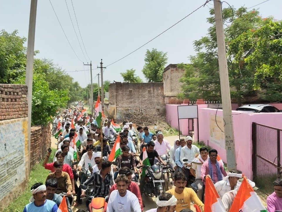 लगभग चार किलोमीटर लंबी तिरंगा यात्रा निकाली गई।