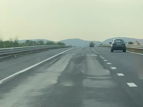 The road has come undone in many places within a year. Due to patchwork, driving at a very high speed is not possible in many sections.
