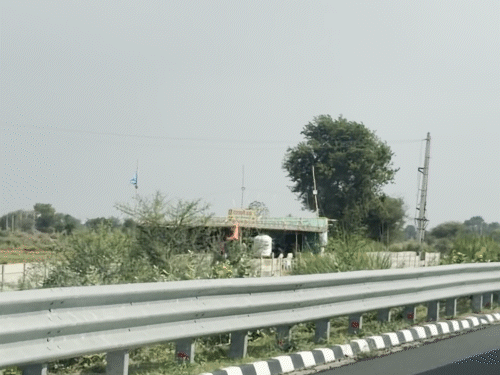 Many dhabas have been built along the expressway.