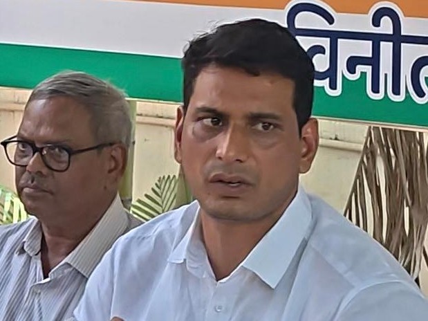 विधायक देवेंद्र यादव नोटिस पाने वाले परिवारों से बातचीत करेंगे। - Dainik Bhaskar