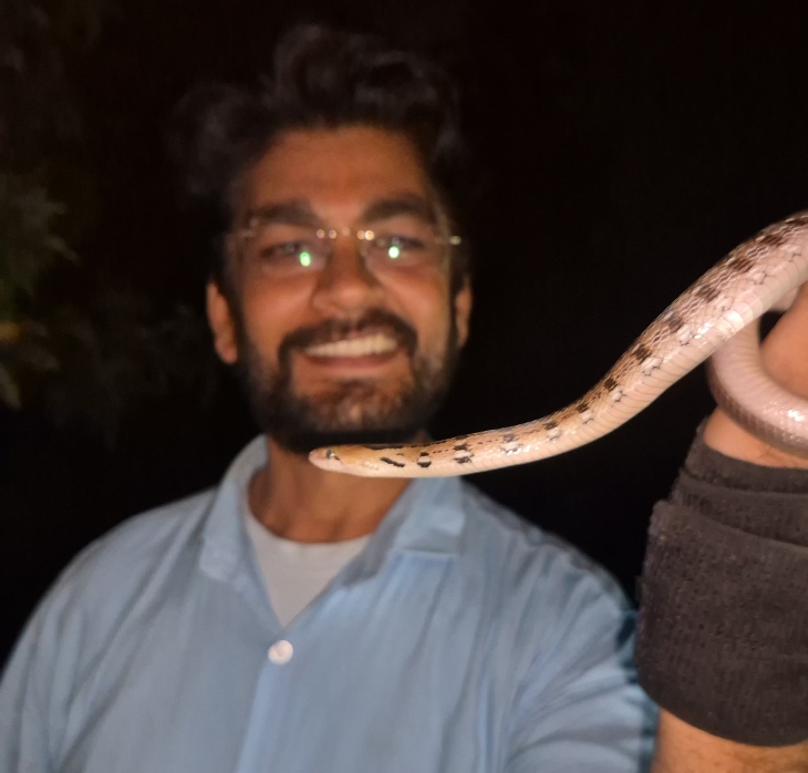 स्नेक रेस्क्यू विशेषज्ञ विनितेश तिवारी, रायगढ़ छत्तीसगढ़।