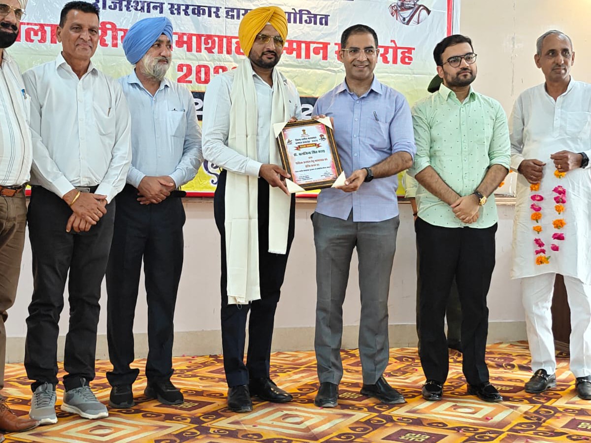 बालिका शिक्षा में योगदान के लिए प्रेरक सम्मान से नवाजा