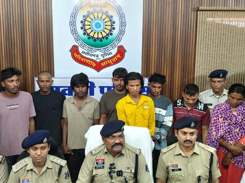 पुलिस ने पति-पत्नी समेत 9 आरोपियों को गिरफ्तार किया है।
