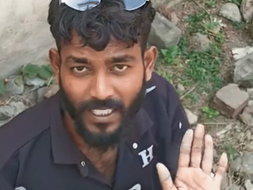 एक वीडियो में आरोपी ने पुलिस से कहा था, ‘आप यहां ध्यान दीजिए और कार्रवाई कीजिए।’