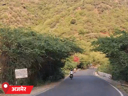 अजमेर में बुधवार को मौसम साफ रहा। दिन में तेज धूप के कारण उमस भी महसूस हुई। आगामी दिनों में भी यहां बारिश की संभावना है।