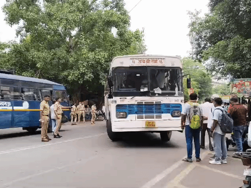 प्रदर्शनकारी विधानसभा का घेराव करने पहुंचे थे लेकिन पुलिस ने उन्हें रोक दिया।