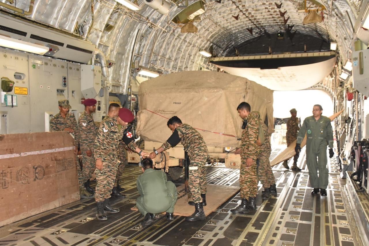 भारत ने वायुसेना के दो C-17 ग्लोबमास्टर एयरक्राफ्ट के जरिए रेस्क्यू टीम और 30 टन की राहत सामग्री वेनेजुएला भेजी है।