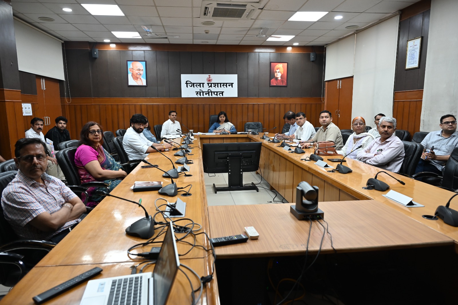 डीसी ने बताया कि सोनीपत शहर में परीक्षा के लिए 22 परीक्षा केंद्र बनाए गए हैं। इनमें लेवल-3 (पीजीटी) के 3961, लेवल-2 (टीजीटी) के 6843 और लेवल-1 (पीआरटी) के 2964 अभ्यर्थी परीक्षा देंगे।