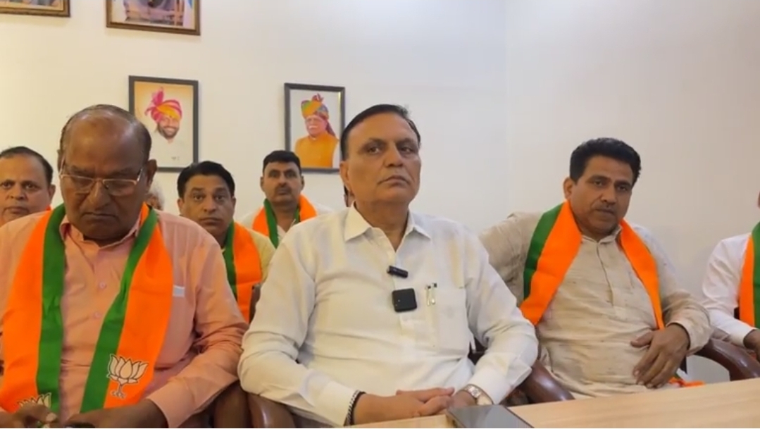 मीडिया से बातचीत करते बहादुरगढ़ विधायक राजेश जून।