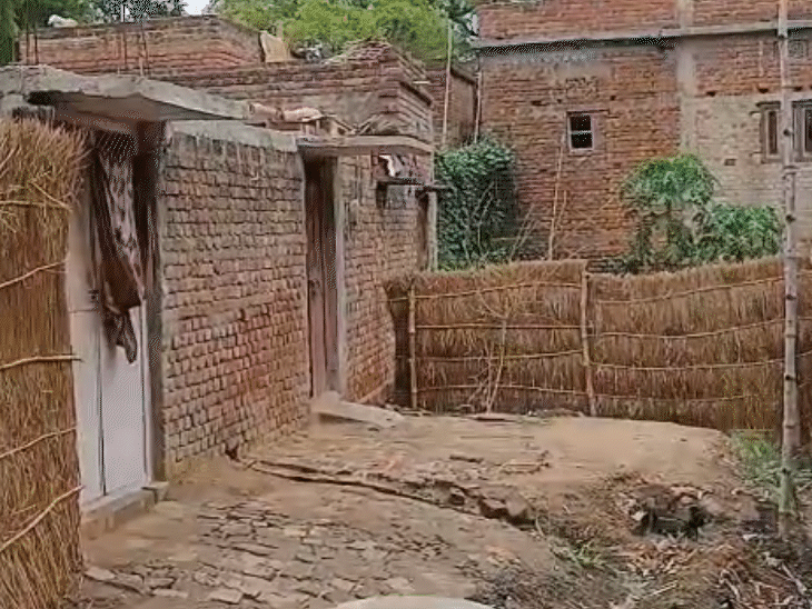 सनोज का मकान। गुरुवार को सनोज के पिता और भाई पटना हाईकोर्ट गए थे।