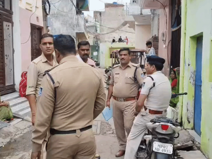 पुलिस ने पड़ोसियों से बात की। परिजनों के बयान दर्ज किये गये