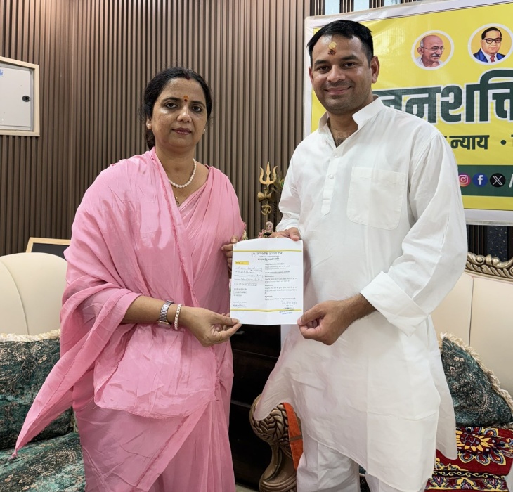 तेजप्रताप यादव ने अपनी पार्टी से वीणा मानवी को टिकट दिया है।